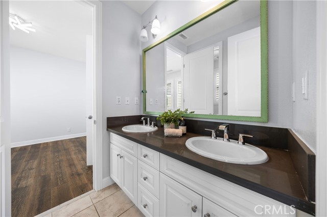 28 Caspian, Lake Forest CA: https://media.crmls.org/medias/264ae277-27f8-4ce8-b380-4f5989031e26.jpg