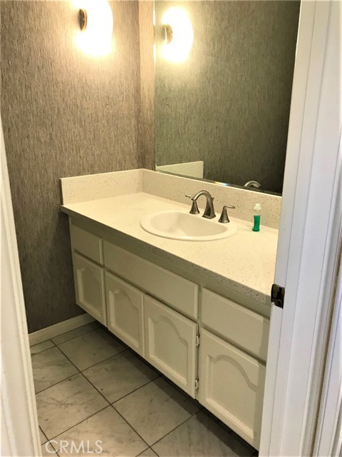 Detail Gallery Image 14 of 18 For 19281 Champion Ln, Huntington Beach,  CA 92648 - 3 Beds | 2/1 Baths