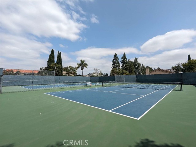 4 Henry, Irvine CA: https://media.crmls.org/medias/264c893f-5c22-4214-b1fc-3bf2e4264a8e.jpg
