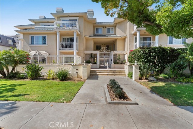530 W Stocker Street, Glendale CA: https://media.crmls.org/medias/264ca00f-af74-4e5d-b432-e9709915fb0f.jpg