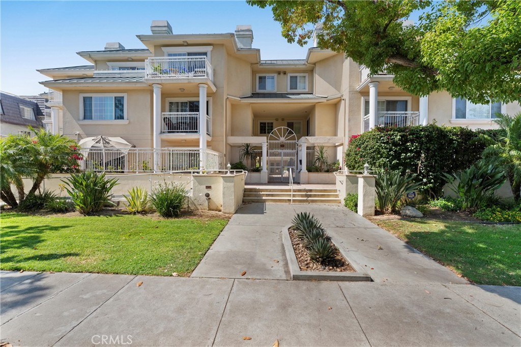 530 W Stocker Street #203