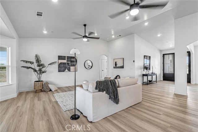 Detail Gallery Image 10 of 38 For 21035 Forest Glen, Madera,  CA 93638 - 4 Beds | 3 Baths