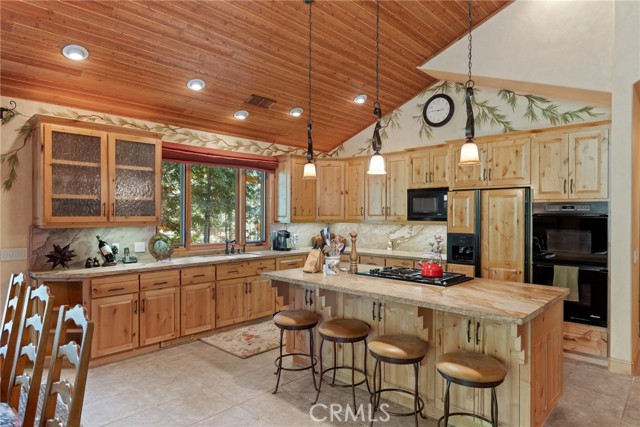 Detail Gallery Image 11 of 37 For 95 Manor Dr, Lake Almanor,  CA 96137 - 3 Beds | 3 Baths