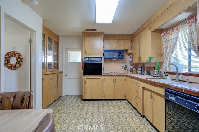 Detail Gallery Image 7 of 33 For 22161 Chittenden Rd, Corning,  CA 96021 - 3 Beds | 2 Baths