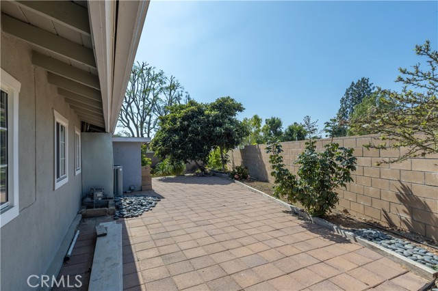 4661 Woodhaven Drive, Yorba Linda CA: https://media.crmls.org/medias/264e09ea-7baa-4bf8-98d2-d1be411eb9a7.jpg