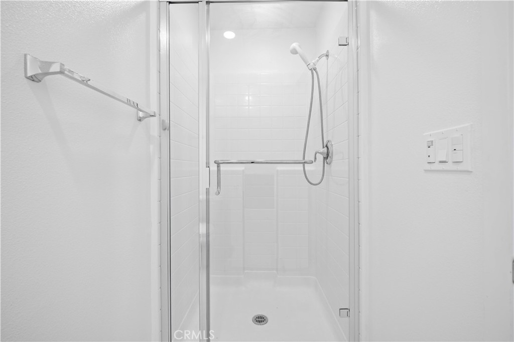 https://media.crmls.org/medias/264ebedc-0aef-4038-b35e-f68798925c7a.jpg?preset=X-Large