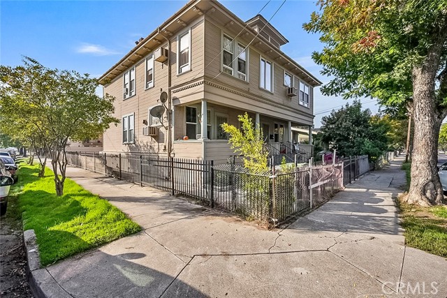 700 W Park, Stockton CA: https://media.crmls.org/medias/265000b2-bf74-4539-af63-9fa307fce0fb.jpg