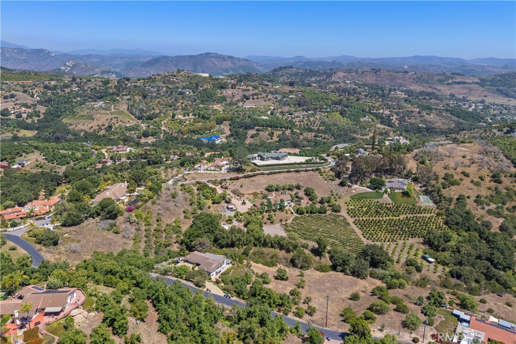 https://media.crmls.org/medias/2650173f-ca3d-4a7c-b802-4b5d2d51072f.jpg?preset=X-Large