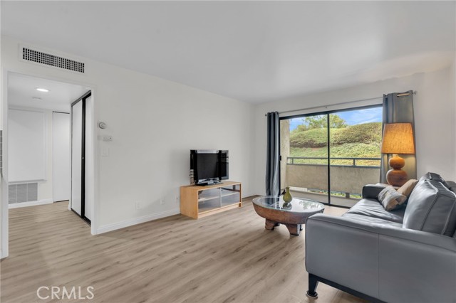 Detail Gallery Image 8 of 29 For 4260 via Arbolada #206,  Los Angeles,  CA 90042 - 1 Beds | 1 Baths