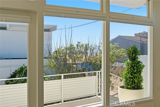 Detail Gallery Image 9 of 17 For 1210 1/2 W Oceanfront #1/2,  Newport Beach,  CA 92661 - 1 Beds | 1/1 Baths