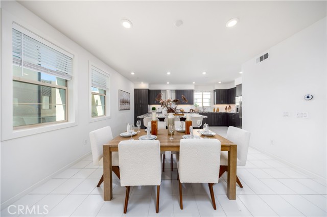 Detail Gallery Image 12 of 30 For 222 Harringay, Irvine,  CA 92618 - 3 Beds | 3/1 Baths