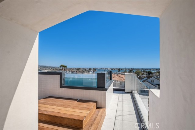 Detail Gallery Image 42 of 59 For 302 Kings Rd, Newport Beach,  CA 92663 - 6 Beds | 8/1 Baths
