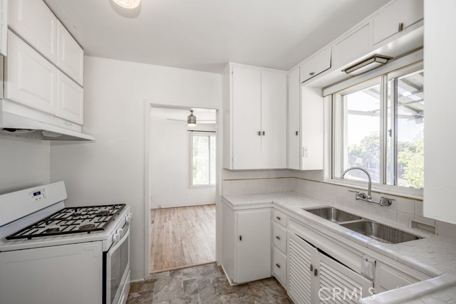 709 N Howard Street, Glendale CA: https://media.crmls.org/medias/2652019e-cb33-4d63-b6c3-51d0d08ba79f.jpg