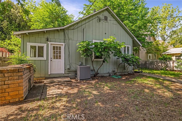 1617 Hemlock Street, Chico CA: https://media.crmls.org/medias/26539107-4636-4237-9354-28b999502bda.jpg