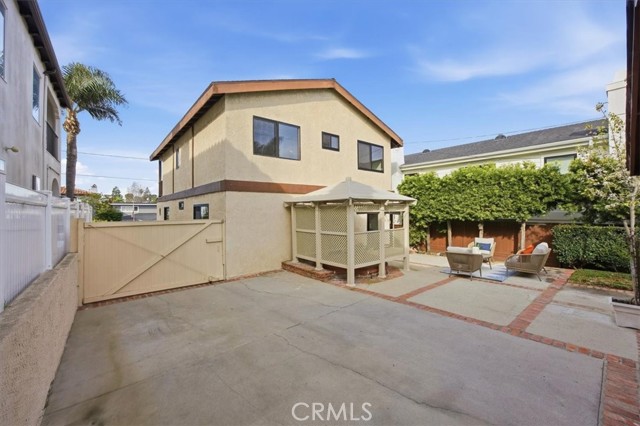 Detail Gallery Image 25 of 27 For 1728 Oak, Manhattan Beach,  CA 90266 - 4 Beds | 3 Baths