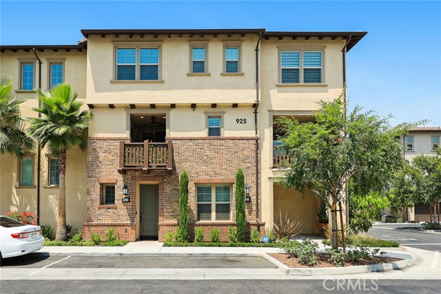 Detail Gallery Image 1 of 31 For 925 Clementine Ct #C,  Azusa,  CA 91702 - 2 Beds | 3 Baths