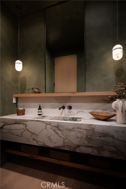 Detail Gallery Image 11 of 22 For 4500 Calhoun Ave, Sherman Oaks,  CA 91423 - 4 Beds | 4/1 Baths