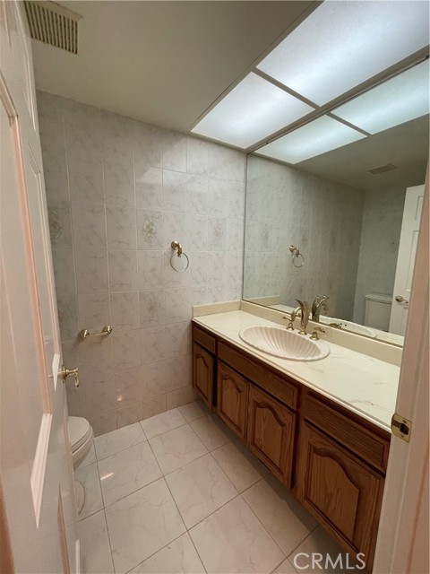 Detail Gallery Image 15 of 31 For 18338 Charlton Ln, Porter Ranch,  CA 91326 - 4 Beds | 3 Baths