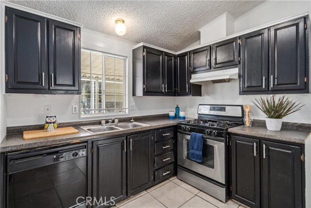 Detail Gallery Image 5 of 17 For 45800 Challenger Way #30,  Lancaster,  CA 93535 - 3 Beds | 2 Baths
