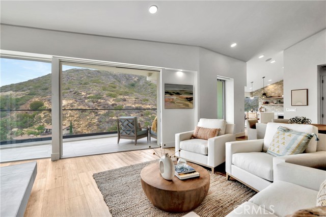 Detail Gallery Image 14 of 68 For 553 Temple Hills Dr, Laguna Beach,  CA 92651 - 5 Beds | 4/1 Baths