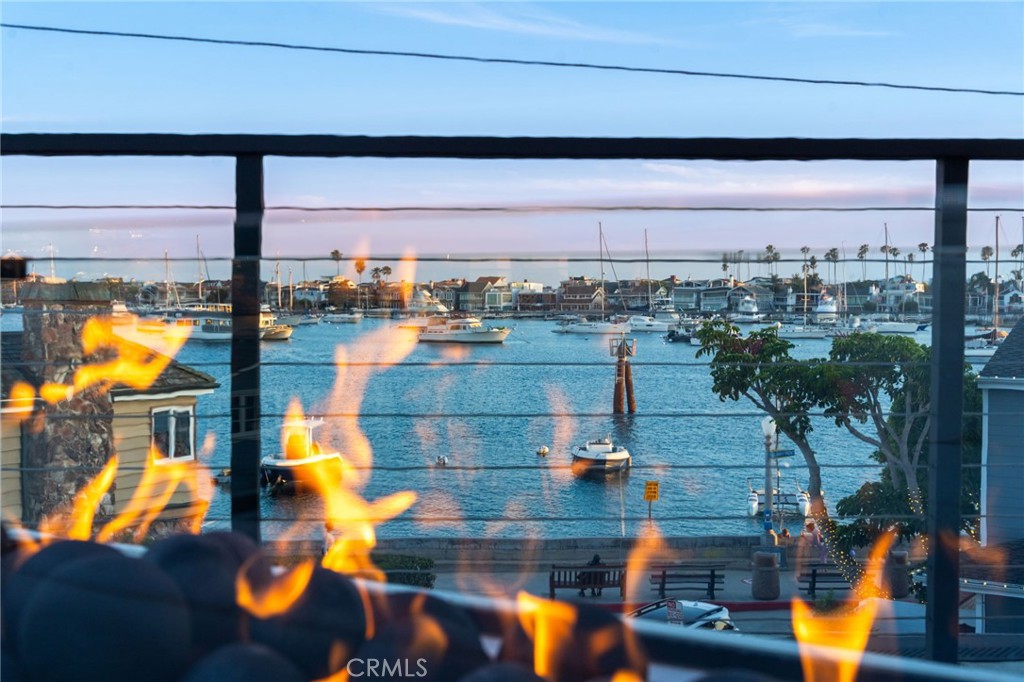 https://media.crmls.org/medias/2658edc2-a63b-4042-84aa-ee88d1e6a665.jpg?preset=X-Large