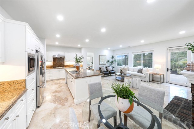 22 Via Paquete, San Clemente CA: https://media.crmls.org/medias/2659a486-bb26-4dc4-bbc3-2689abce8595.jpg