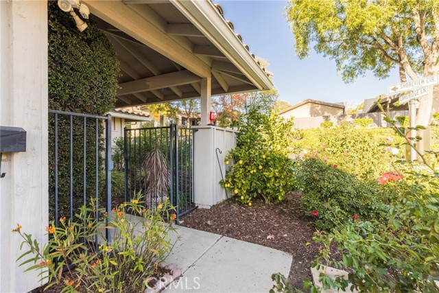 Detail Gallery Image 2 of 21 For 2819 Lakeridge Ln, Westlake Village,  CA 91361 - 2 Beds | 2 Baths