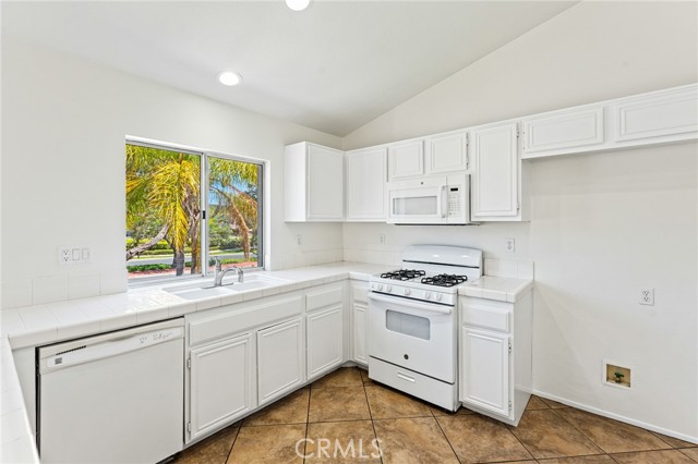 Detail Gallery Image 10 of 31 For 14 Calle Estero, Rancho Santa Margarita,  CA 92688 - 4 Beds | 2/1 Baths