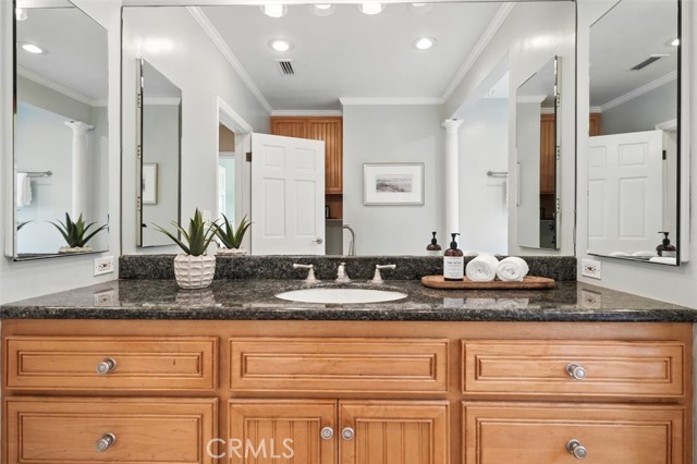 535 Panama Avenue, Long Beach CA: https://media.crmls.org/medias/265c8e7f-adc1-4f3b-abba-4fe627c42c44.jpg
