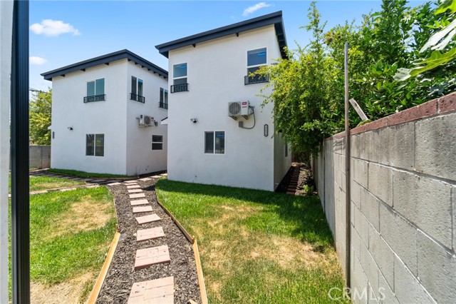 18656 Runnymede Street, Reseda CA: https://media.crmls.org/medias/265cb1a4-6bba-474e-bb63-73a267f861e0.jpg