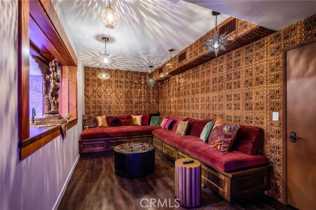 215 S Poinsettia Avenue, Manhattan Beach CA: https://media.crmls.org/medias/265cc6b0-d813-4e31-875c-7a1b14e48b9a.jpg
