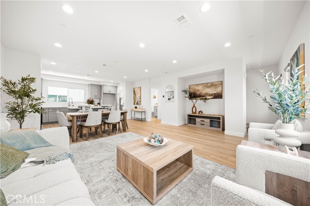 Detail Gallery Image 4 of 33 For 7692 9th St #106,  Buena Park,  CA 90621 - 3 Beds | 2/1 Baths