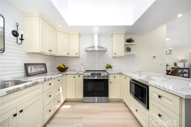 1540 Northwood Road, Seal Beach CA: https://media.crmls.org/medias/265d7485-7777-4e91-85bc-18d759073b14.jpg