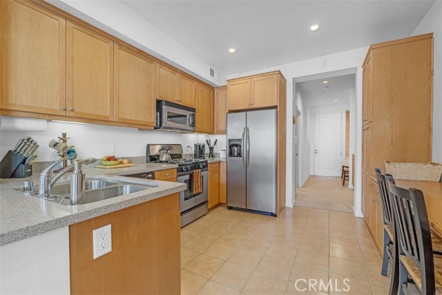 Detail Gallery Image 9 of 37 For 201 E Angeleno Ave #326,  Burbank,  CA 91502 - 2 Beds | 1 Baths