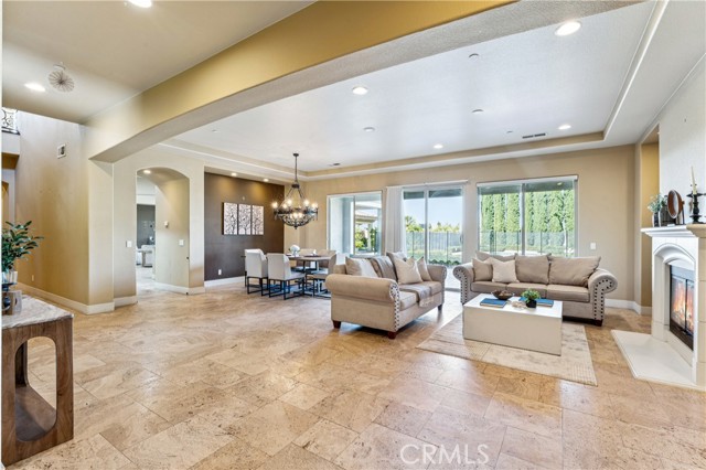 Detail Gallery Image 11 of 74 For 19262 Monterey St, Apple Valley,  CA 92308 - 5 Beds | 5/1 Baths