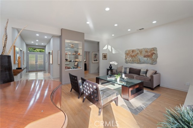 Detail Gallery Image 7 of 54 For 3601 Cananea, Encino,  CA 91436 - 6 Beds | 5/1 Baths