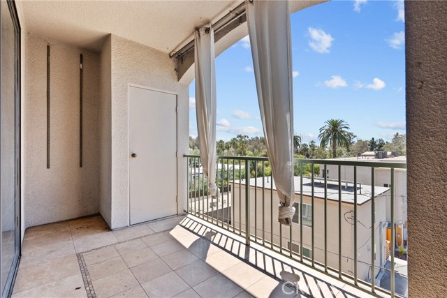 555 Maine Avenue, Long Beach CA: https://media.crmls.org/medias/26613dc4-5d83-47f4-a276-58c7676aa68c.jpg