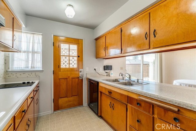 516 E Creston Street, Santa Maria CA: https://media.crmls.org/medias/2661dbbb-b745-4b72-b99d-29dcc354bba0.jpg