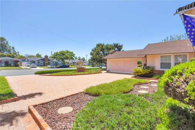 3321 Orangewood Avenue, Los Alamitos CA: https://media.crmls.org/medias/2662515f-4d34-4bbc-ac03-d51a704316aa.jpg