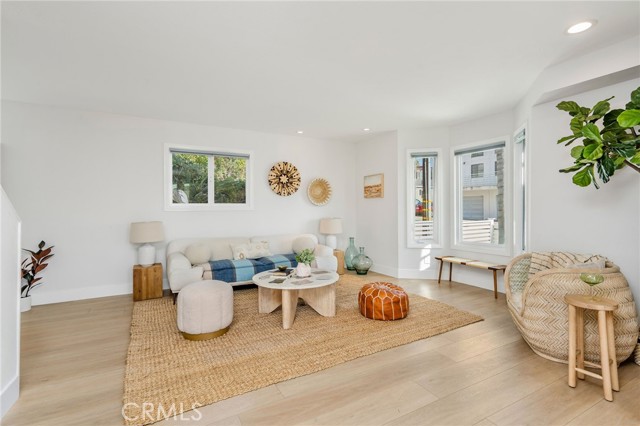 927 6th Street, Hermosa Beach CA: https://media.crmls.org/medias/26629361-7063-43ce-ae1d-1841deb319ed.jpg