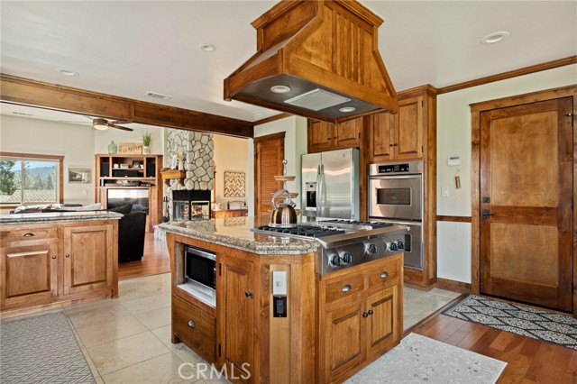 Detail Gallery Image 15 of 52 For 813 Brentwood, Lake Arrowhead,  CA 92352 - 4 Beds | 3/1 Baths