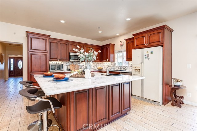 335 E Francis Avenue, La Habra CA: https://media.crmls.org/medias/266371ca-ac0d-4dab-918b-1581c473265b.jpg