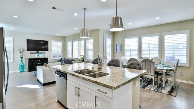 Detail Gallery Image 7 of 9 For 4693 Holly, Long Beach,  CA 90805 - 3 Beds | 3 Baths