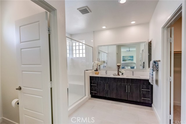 111 Newall, Irvine CA: https://media.crmls.org/medias/26658388-58a5-4bf8-8563-b8fa7b3b28b7.jpg