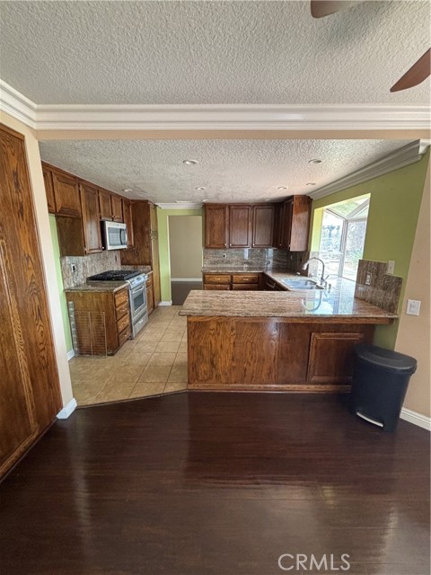 17092 Whispering Brook Way, Riverside CA: https://media.crmls.org/medias/2665d499-44c9-4e2d-985f-5da9918f4531.jpg