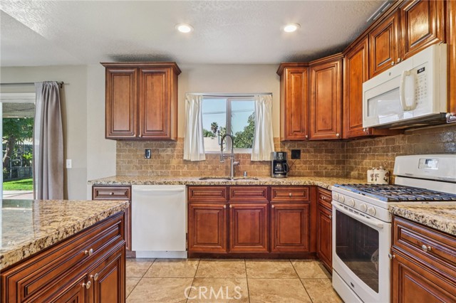 Detail Gallery Image 12 of 37 For 3212 Adelina, Norco,  CA 92860 - 3 Beds | 2 Baths