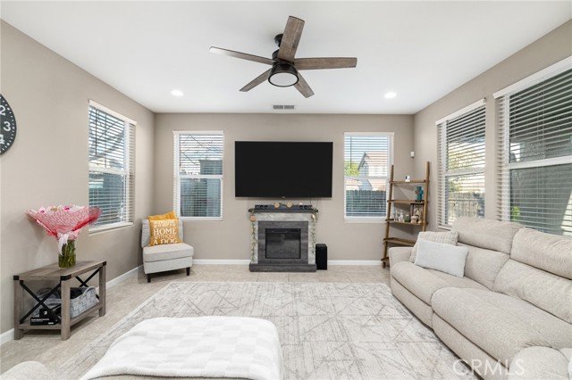 3580 Buckingham Avenue, Clovis CA: https://media.crmls.org/medias/2666368f-855a-4cd1-8e37-fcbef70a61dc.jpg