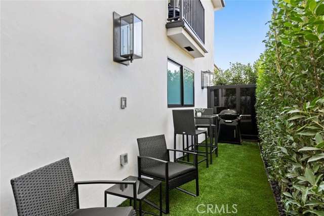 Detail Gallery Image 4 of 23 For 436 Cornell Dr, Burbank,  CA 91504 - 2 Beds | 2 Baths