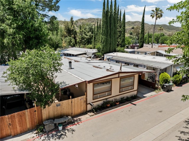 36200 Paradise Ranch Road, Castaic CA: https://media.crmls.org/medias/26666037-f451-4e8e-8f41-0a62f3ffe7da.jpg