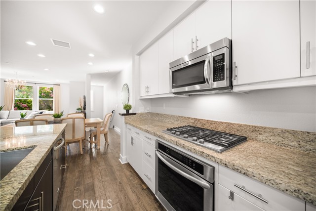 9 Compass Court, Aliso Viejo CA: https://media.crmls.org/medias/26668e74-7ef2-42a8-9bf7-57ec6f440556.jpg